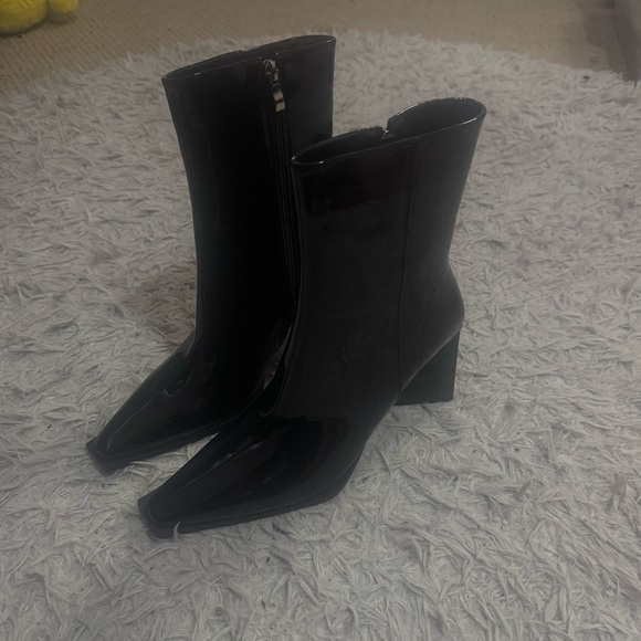 Azalea Wang Black Ankle Booties - Picture 6 of 7